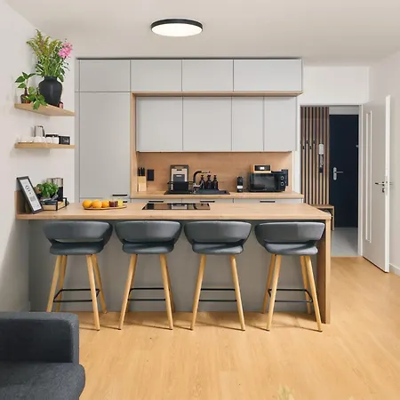 Beta - Free Garage, Air Condition, Garden, At Metro, 2nd Parking On Request Prague