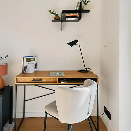 Apartmán Beta - Free Garage, Air Condition, Garden, At Metro, 2nd Parking On Request