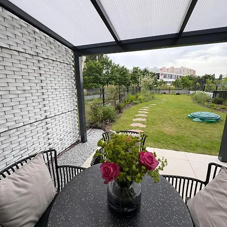 Beta - Free Garage, Air Condition, Garden, At Metro, 2nd Parking On Request 公寓 布拉格