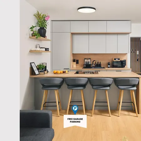 Beta - Free Garage, Air Condition, Garden, At Metro, 2nd Parking On Request Prága