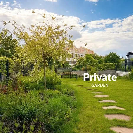 Apartman Beta - Free Garage, Air Condition, Garden, At Metro, 2nd Parking On Request Prága