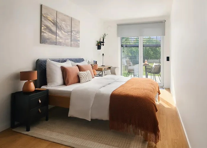 Beta - Free Garage, Air Condition, Garden, At Metro, 2nd Parking On Request 아파트